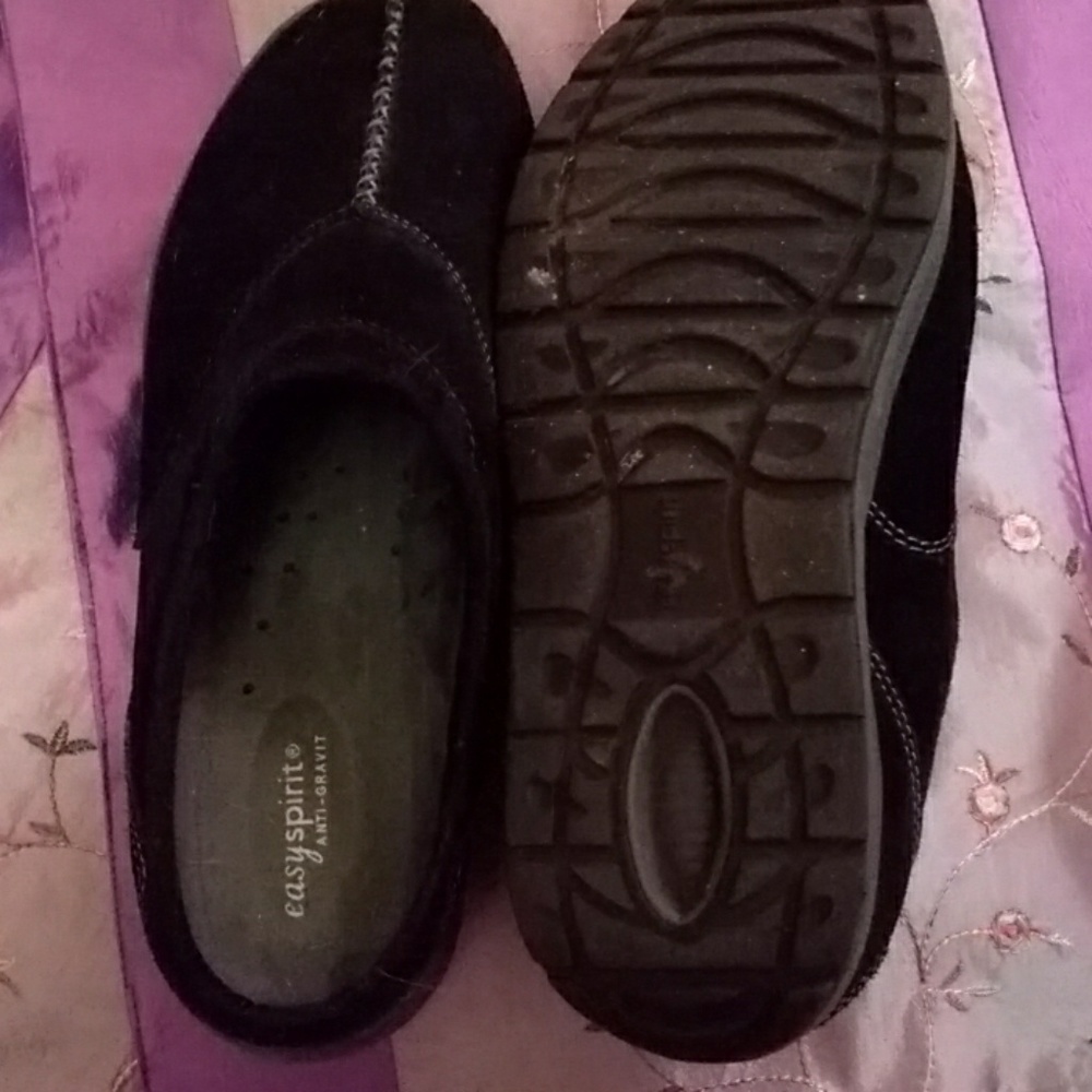 EUC Easy Spirit anti-grav black suede clogs 10